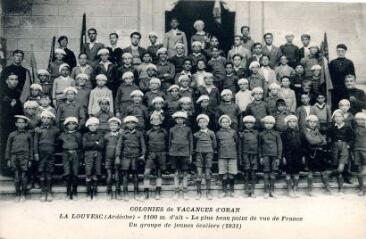 1 vue  - Colonies de vacances d\'Oran, un groupe de jeunes écoliers (1931) (ouvre la visionneuse)